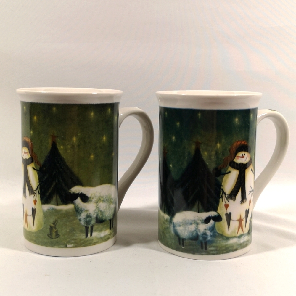 Set of Two Winter Themes Coffee or Tea Mugs in Excellent Condition, 4.5" Tall